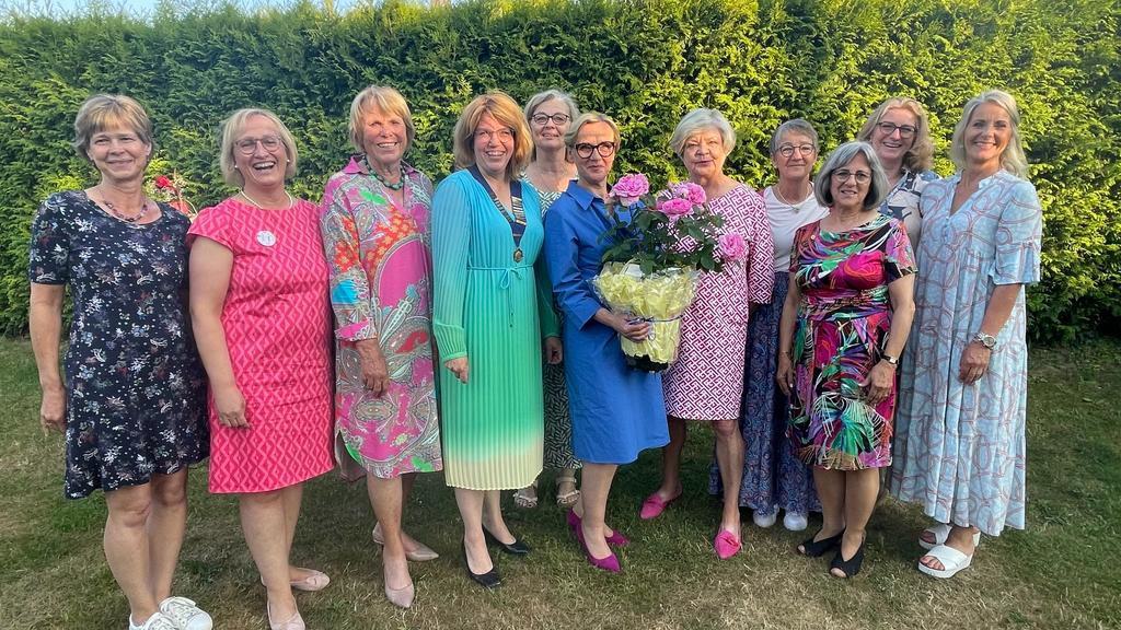 v.l.: Britta Trumann, Sabine Larsen, Ellen Witt, Präsidentin Nadja Benecke, Dr. Elke K. Gründel,  Katrin Lange-Wühlisch, Sabine Hintze, Marita Genendsch, Annette Hartwig,  Ulrike Elvers,  Juren Rode-Hickstein (nicht auf dem Foto: Carina Schellack)